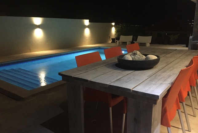 Preview b dining table and pool night villa breeze curacao