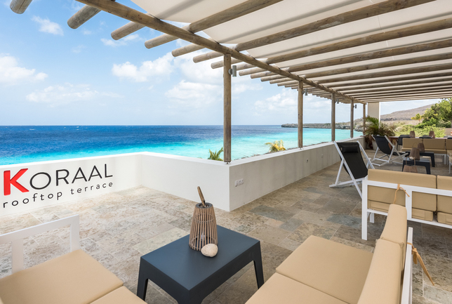 Preview coral estate centre   pool and bar  2 
